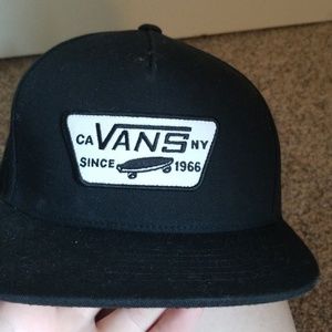 Black vans hat with white logo